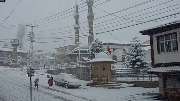 Konya'da bir ilçe beyaza büründü!
