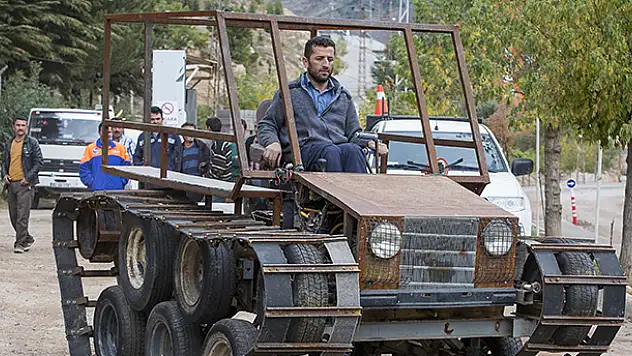 Konya'da Bir İşçi Tank görünümlü paletli araç yaptı