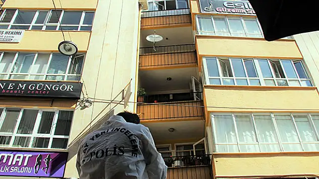 Konya'da bir kişi çatıdan düştü