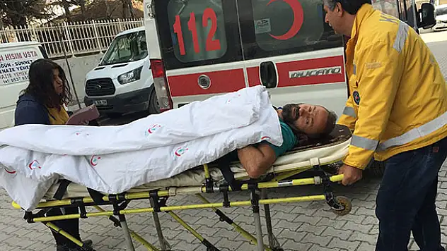 Konya'da bir kişi çatıdan düşüp hastanelik oldu