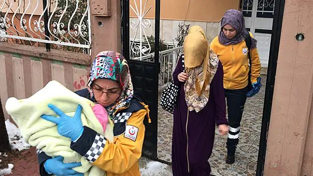 Konya'da bir kişi eşini ve 7 aylık bebeğini darp etti