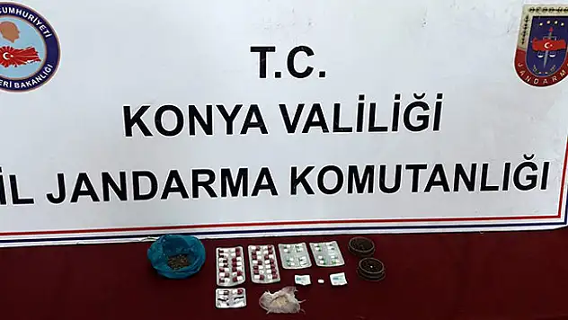 Konya'da bir kişi evinde uyuşturucu haplarla yakalandı