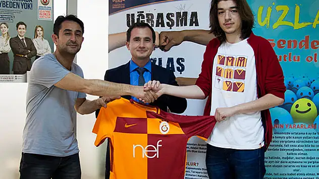 Konya'da bir kişi kendisine çarpan sürücüyü 'Galatasaray aşkına' affetti