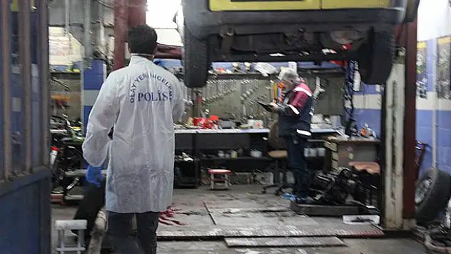 Konya'da bir kişi oğlunu bıçaklayıp polise teslim oldu