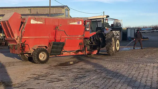 Konya'da bir kişi traktörün altında kaldı