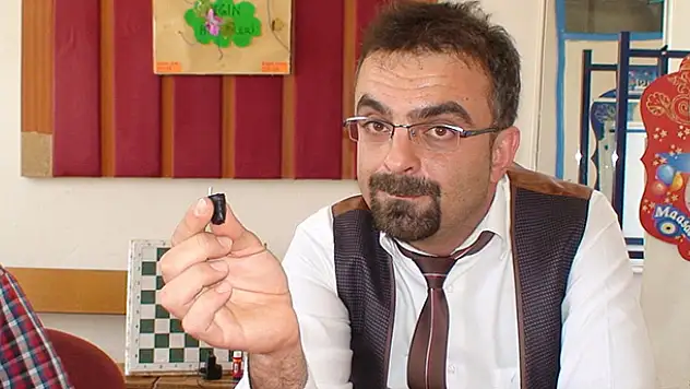Konya'da bir öğretmen en küçük şarj cihazını yaptı