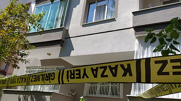 Konya'da birinci kattaki evinin penceresinden dışarıya bakmak isteyen yatalak hasta düşerek öldü