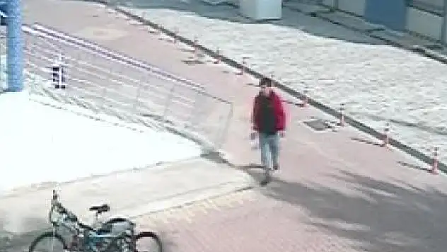 Konya'da bisiklet hırsızlığı! Şevval'in sabah namazına camiye gitmesi nedeniyle hediye olarak aldığı bisiklet çalındı