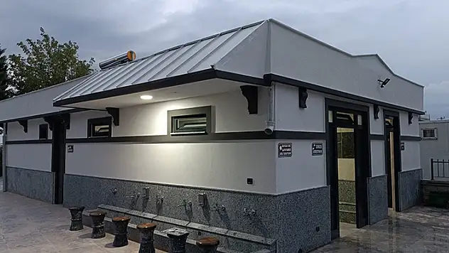 Konya'da bölge esnafının desteği ile yapılan modern şadırvan dualarla açıldı