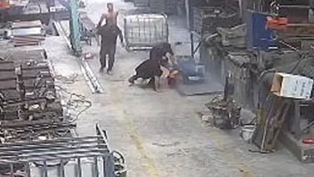 Konya'da boya kazanı patladı: Genç işçi yaralandı
