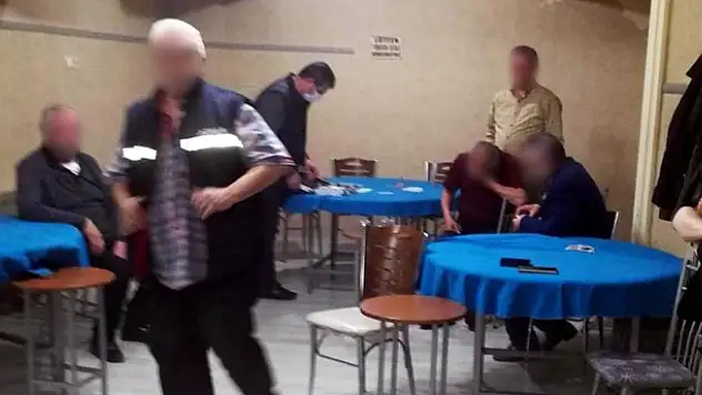 Konya'da bu kez de yardımlaşma derneğinde kumar oynayanlar basıldı:  6 bin 680 lira ceza!