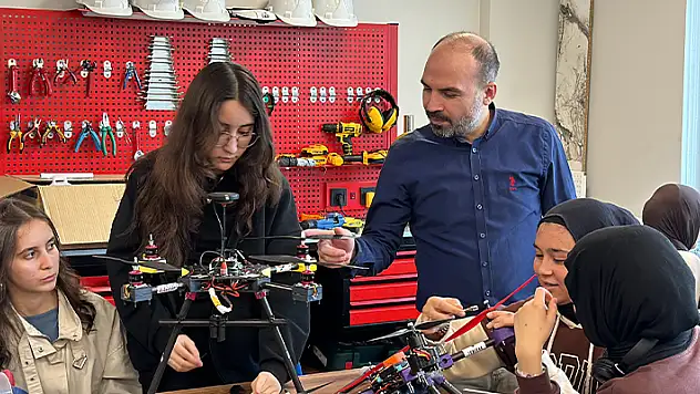 Konya'da bu öğrenciler sömestr tatilinde bile okullarından ayrı kalamıyorlar
