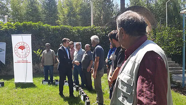 Konya'da budama eğitimi alan kursiyerlere yüzde yüz hibeli budama makası verildi
