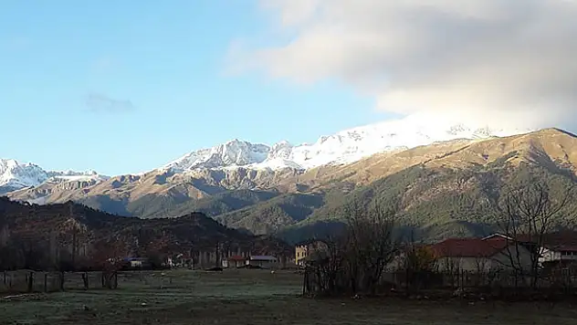 Konya'da bulunan Anamas Dağı'nın zirvesi beyaza büründü