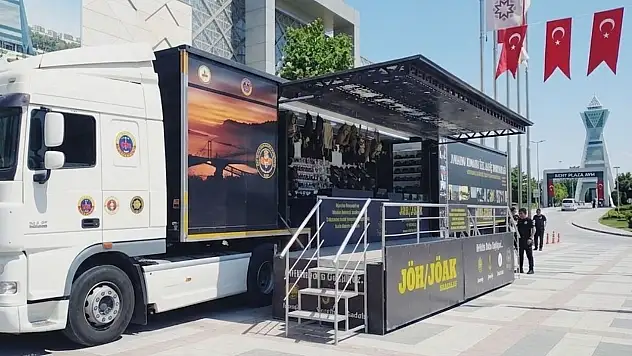 Konya'da bulunan JÖAK Tırı ilgi görüyor