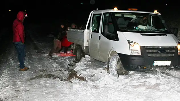 Konya'da buzdan kayan araçlar yoldan çıktı