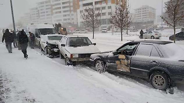Konya'da buzlanma kazalara yol açtı