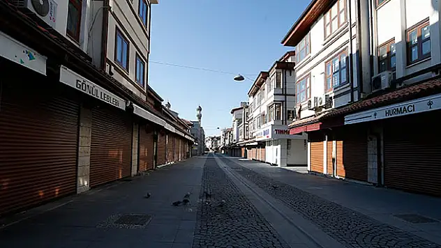 Konya'da cadde ve sokaklar boş kaldı