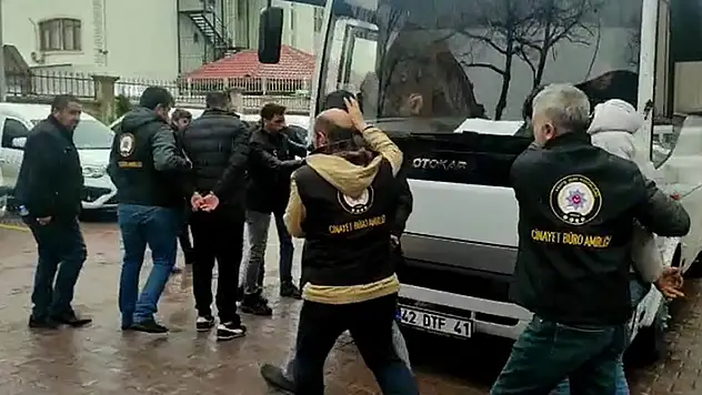 Konya'da caddede silahlı çatışmaya giren 6 şüpheli tutuklandı