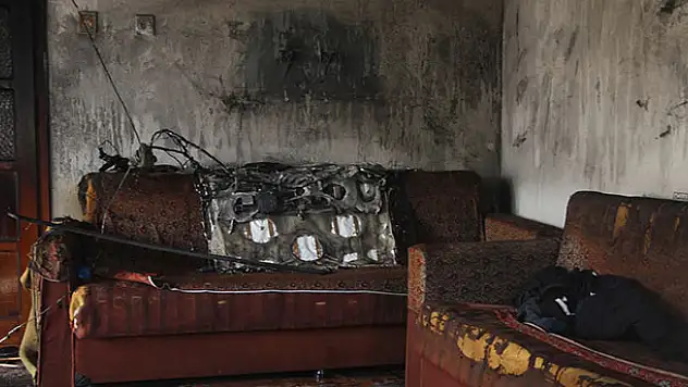 Konya'da çakmakla oynayan çocuk evde yangın çıkardı