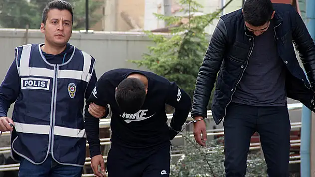 Konya'da çaldıkları çekler ile tatile giden hırsızlar tutuklandı