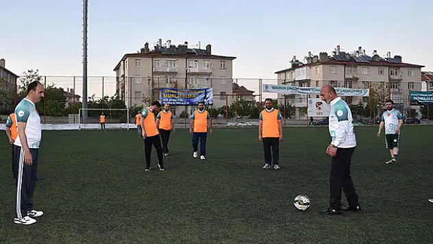 Konya'da çalışan gençler futbol turnuvası başladı