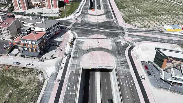 Konya'da çalışmalar hız kesmeden devam ediyor! Şehir Hastanesi Köprülü Kavşağı ile yeni raylı sistemin bağlantı hattı oluşturuldu
