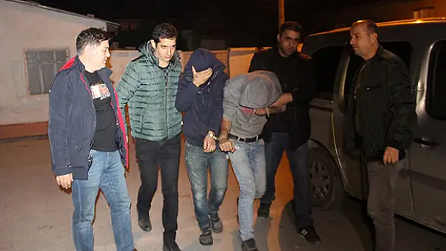 Konya'da cami inşaatından demir çalan hırsızlar polisten kaçamadı