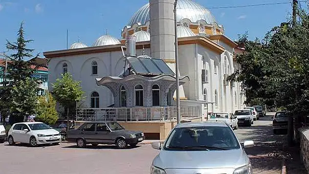 Konya'da camiye giren hırsızlık şüphelisi güvenlik kamerasına yakalandı
