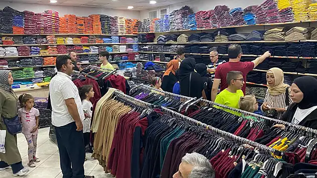 Konya'da çarşı pazarda okul kıyafeti alışverişi telaşı yaşanıyor

