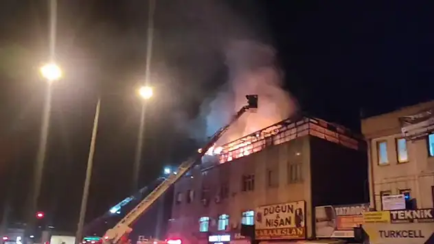 Konya'da çatı katı alevlere teslim oldu
