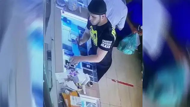 Konya'da cep telefonu hırsızlığı kamerada
