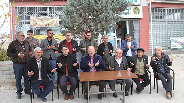 Konya'da çiftçiler yağmur duası yaptı
