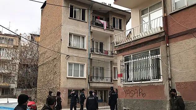 Konya'da çıkan yangında mahsur kalan kişileri itfaiye kurtardı
