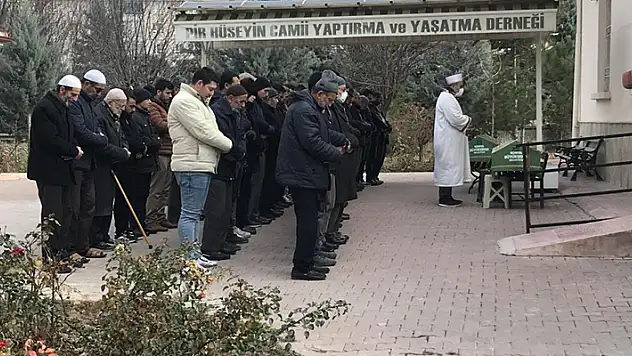 Konya'da cinnet getiren babaları tarafından öldüren Suriyeli kız kardeşler toprağa verildi
