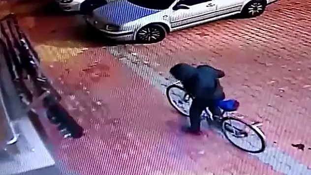 Konya'da çocuk hırsız balkondan elbise çaldı
