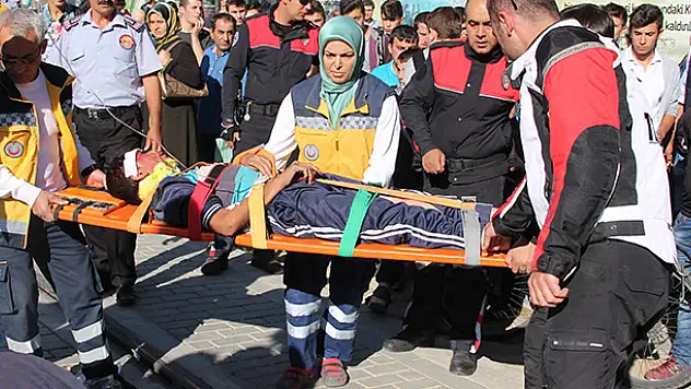 Konya'da çocuk tramvay yoluna düştü