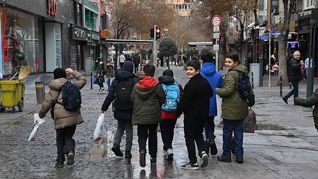 Konya'da çocuklar üç ayları 'şivlilik' geleneğiyle karşıladı