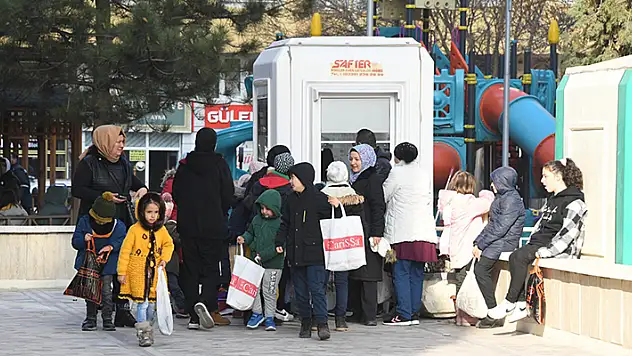 Konya'da çocuklar üç ayları 'şivlilik' geleneğiyle karşıladı
