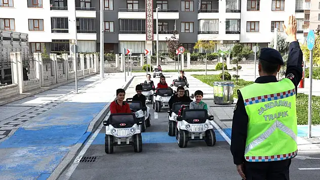 Konya'da çocuklara yönelik olan Trafik Eğitim Parkı'nda eğitim başladı