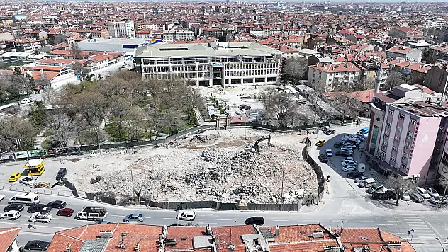 Konya'da çok sayıda binanın yıkımı gerçekleşti
