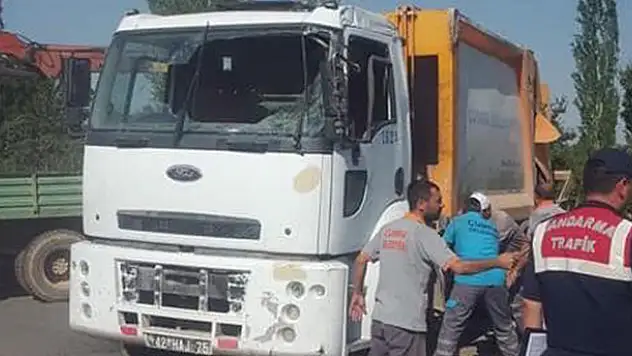Konya'da çöp aracı devrildi: 3 yaralı