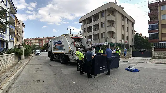 Konya'da çöp kamyonunun çarptığı kadın hayatını kaybetti
