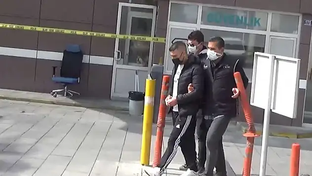 Konya'da çöp konteynerine el yapımı patlayıcı bırakanlar yakalandı
