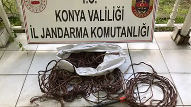 Konya'da'da kablo çaldıkları iddiasıyla yakalanan 3 zanlıdan 2'si tutuklandı