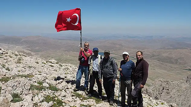 Konya'da dağcılar Geyik Dağı'na tırmandı