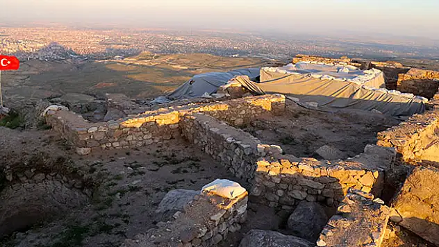 Konya'da Dağın zirvesinde alttan ısıtmalı 'Sultan Hamamı' bulundu