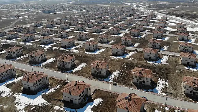 Konya'da Dedemli halkının açtığı sıfır evlere 600'e yakın depremzede yerleşti
