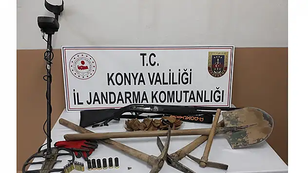 Konya'da define ararken jandarmaya yakalandılar