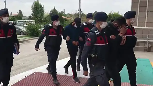 Konya'da demir hırsızları jandarmaya yakalandı